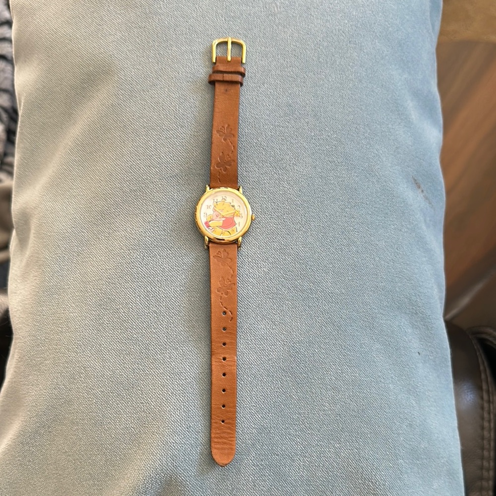 Pooh bear watch with leather band